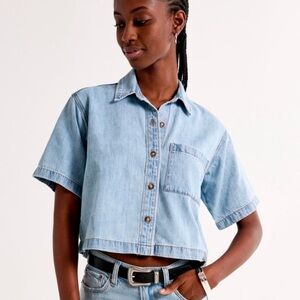 NWT Abercrombie And Fitch Short Sleeve Denim Shirt- size S
